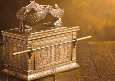 In the Presence of the Divine: The Quick Story of the Ark blog image
